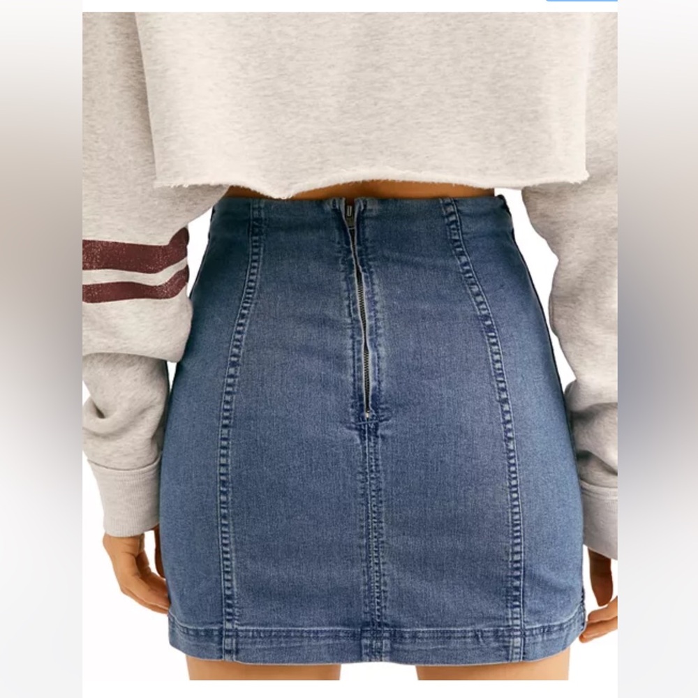 Super stretchy blue denim mini skirt
FP Modern Femme faded indigo - Picture 3 of 7